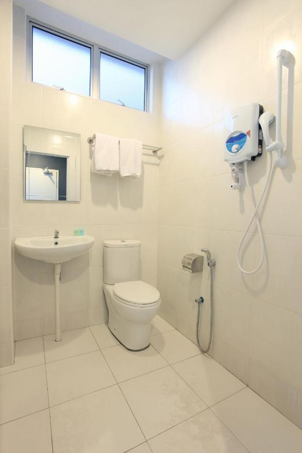 Wan Loong Hotel Pontian Kecil Exterior foto
